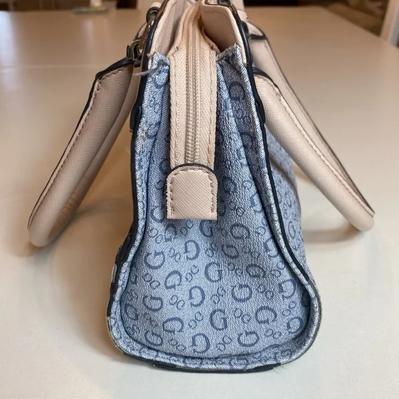 Guess handbag - Picture 2 of 12